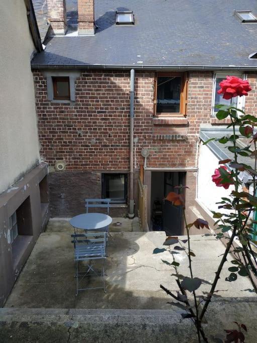 La Lillebonnaise Meuble Au Coeur De Lillebonne Villa Buitenkant foto